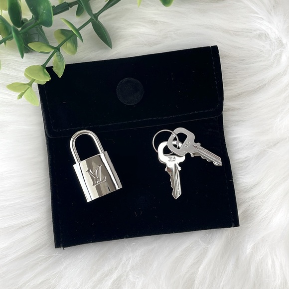 Louis Vuitton Silver Padlock and Key #315 - Picture 3 of 15